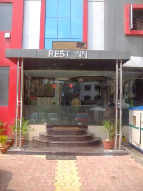 Hotel Rest Inn Lucknow Zewnętrze zdjęcie